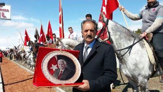 Başbakan Yıldırım'ı Memleketi Erzincan'da 24 Atlı Karşıladı