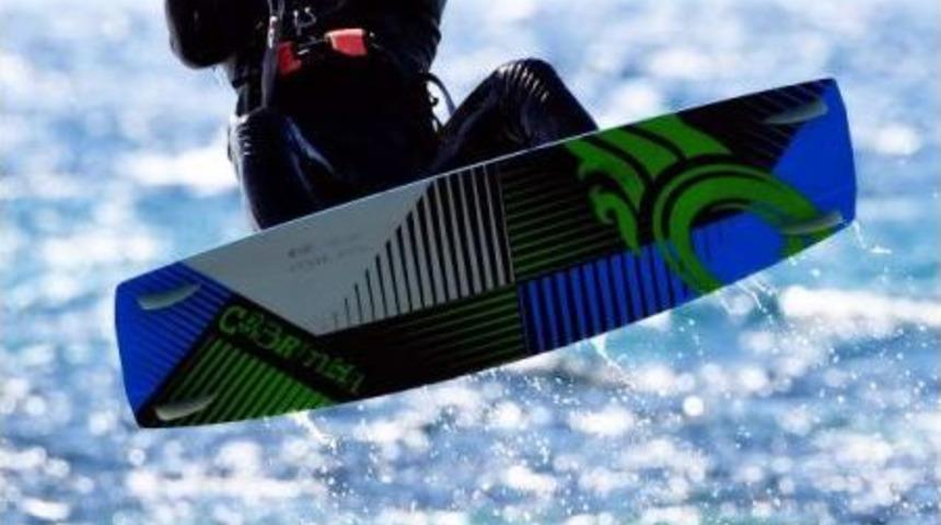 Kite S&ouml;rf&ccedil;&uuml;lerden Şov