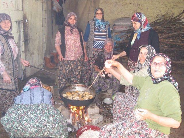 Ağaçköy Halkı Şehitler İçin İmece Yaptı