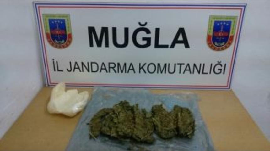 &Ccedil;etibeli Jandarma Noktası Uyuşturucu Tacirlerine Ge&ccedil;it Vermiyor