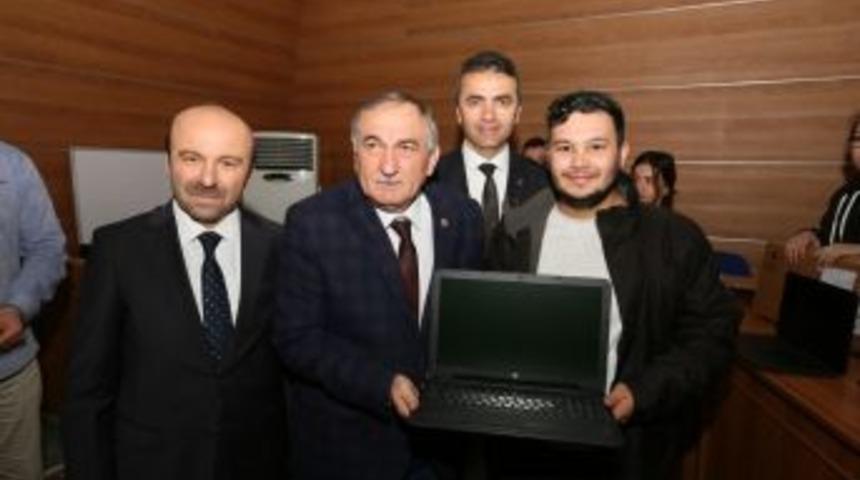 Y&uuml;ksek Lisans Ve Doktora &Ouml;ğrencileri Bilgisayarlarına Kavuştu