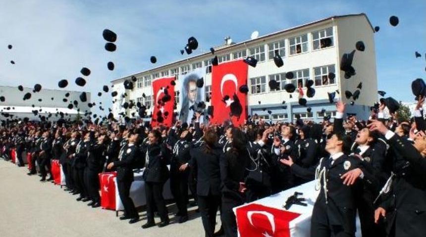Yozgat&rsquo;Ta 1100 Polis Adayı Yemin Ederek Diploma Aldı