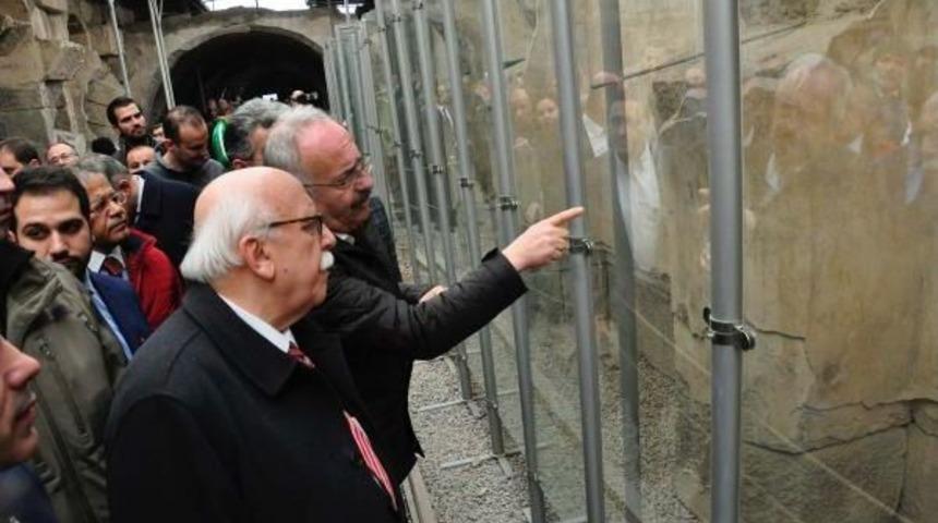 Bakan Avcı, Basmane'deki Tarihi Mekanları Gezdi (3)