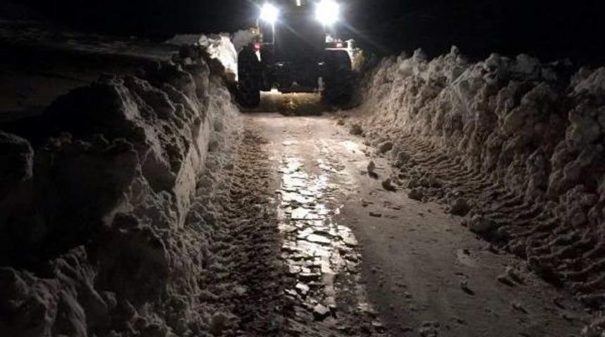 Siirt'te K&ouml;y Yolları Kardan Ulaşıma Kapandı