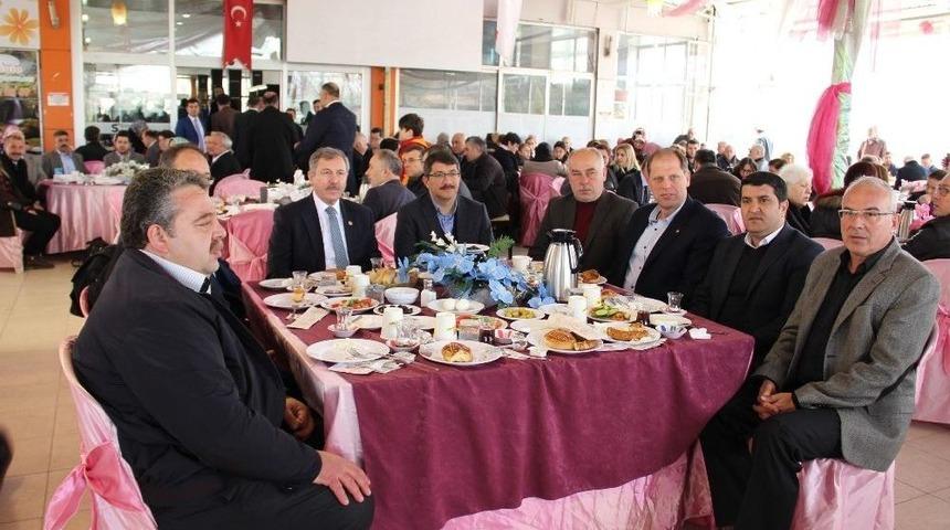 Ak Parti Stk&rsquo;lara Anayasa Değişikliğini Anlattı