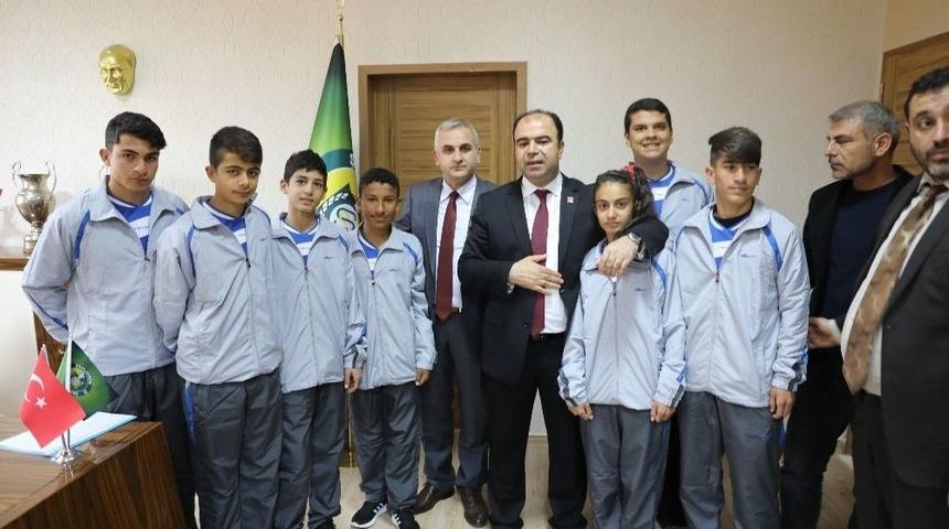 Başkan &Ccedil;ift&ccedil;i Dereceye Giren Sporcuları Tebrik Etti