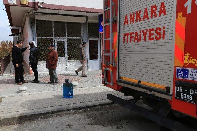 Taktığı Tüpü Çakmakla Kontrol Etti, Felaket Son Anda Önlendi