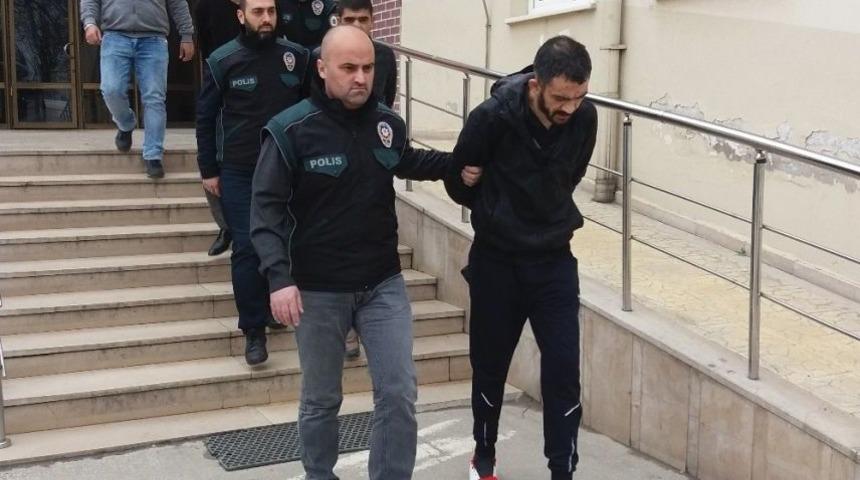 Bursa Polisi İ&ccedil;icilerden Uyuşturucu Satıcılarına Ulaştı