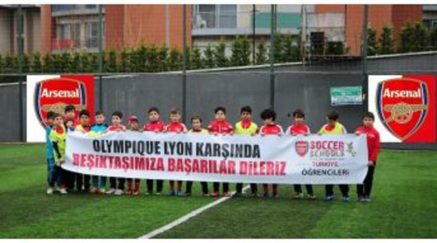 Arsenal Futbol Okulu &Ouml;ğrencilerinden Beşiktaş&rsquo;a Destek