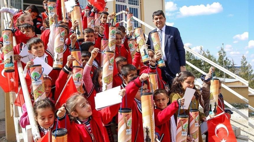 Başkan Fadıloğlu&rsquo;ndan &Ccedil;ocuklara Santran&ccedil; Takımı