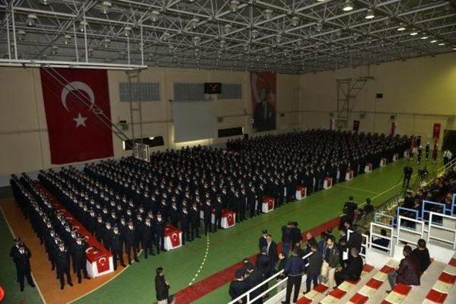 Diyarbakır Valisi Aksoy, Yeni Mezun Olan Polislere 'gaffar Okkan'ı Örnek Gösterdi