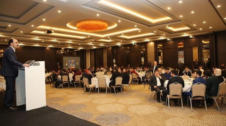 Başkan Altay Ve Milletvekili Erdoğan Gen&ccedil;lerle Buluştu