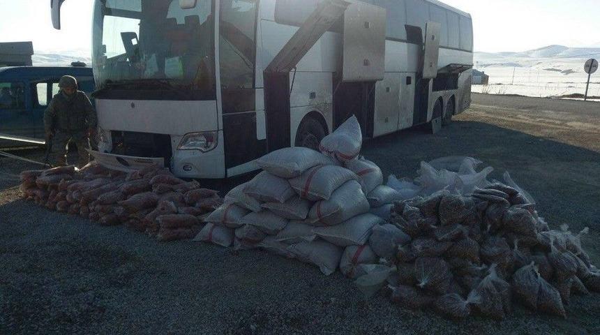 Başkale&rsquo;de 2 Ton 500 Kilo Kayısı Ve Fındık İ&ccedil;i Ele Ge&ccedil;irildi