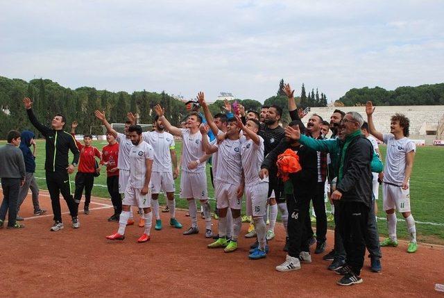 Salihli Belediyespor, 3 Puanı 2 Golle Aldı