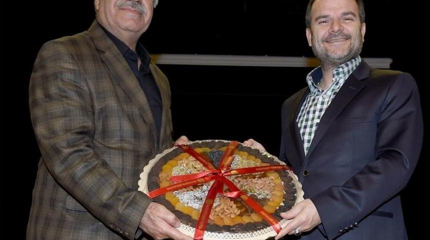 &ldquo;doğu-batı İkileminde Yeni T&uuml;rkiye&rdquo; Konulu Panel D&uuml;zenlendi