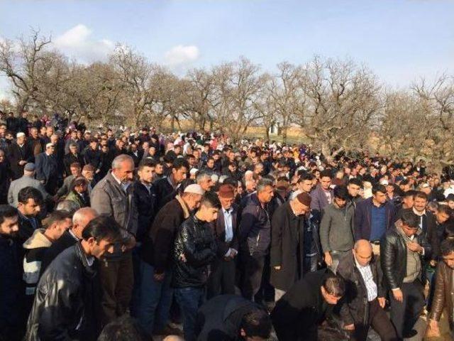 İstanbul'da Yangında Ölen 3 Çocuk, Dargeçit'te Toprağa Verildi