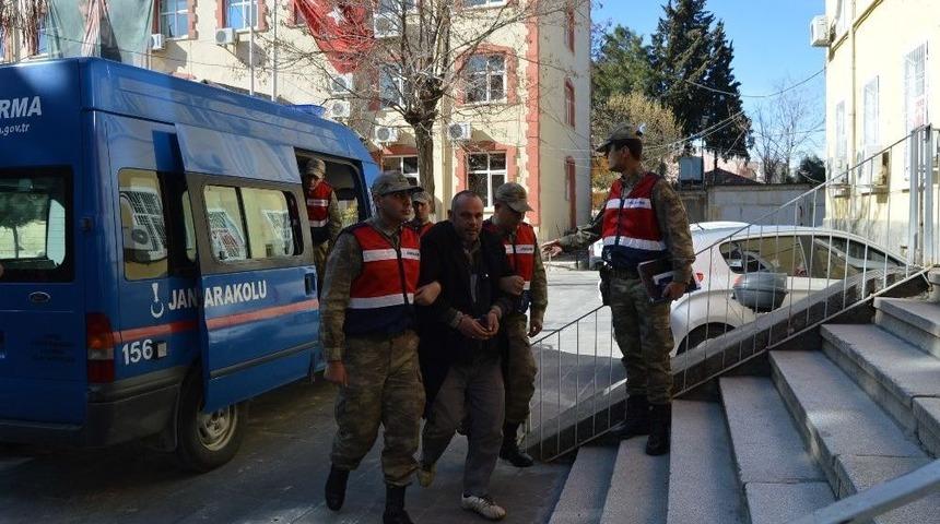 Ka&ccedil;ak Kazı Yapan 4 Şahıs Yakalandı