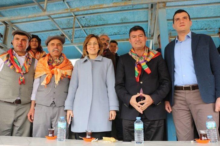 Germencik’te Yapılan Sezonun Son Deve Güreşi Büyük İlgi Gördü G5