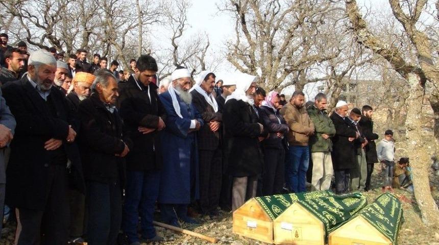 Yangın Faciasında &Ouml;len Kardeşler Toprağa Verildi