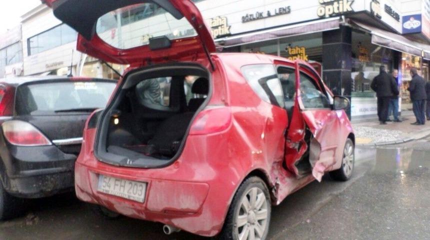 Sakarya&rsquo;da Zincirleme Kaza: 1 Yaralı