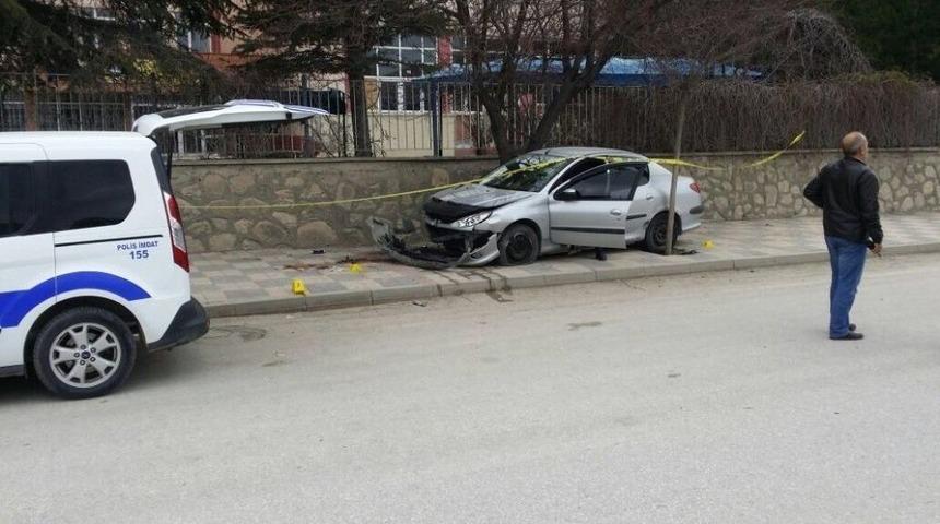 Otomobilin &Ccedil;arptığı Anne &Ouml;ld&uuml;, Kızı Yaralandı