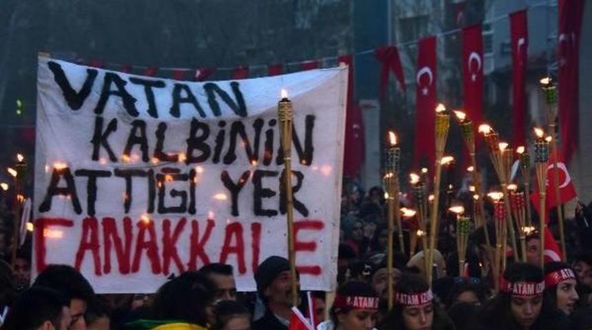 Meşaleler &Ccedil;anakkale Şehitleri I&ccedil;in Yandı