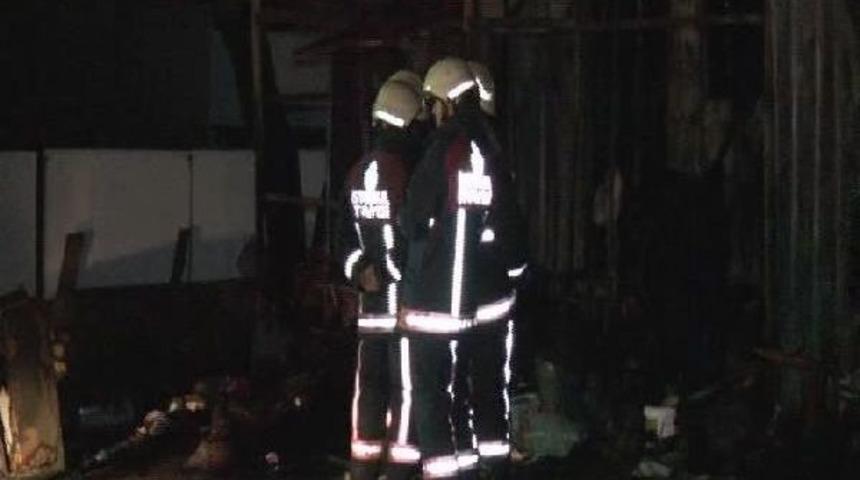 İş&ccedil;ilerin Kaldığı Konteynerde Yangın: 1 &Ouml;l&uuml;, 1 Yaralı