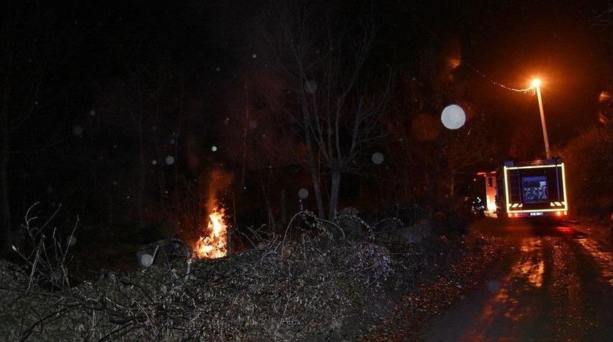 Tosya&rsquo;da İki Katlı Bağ Evi Tamamen Yandı