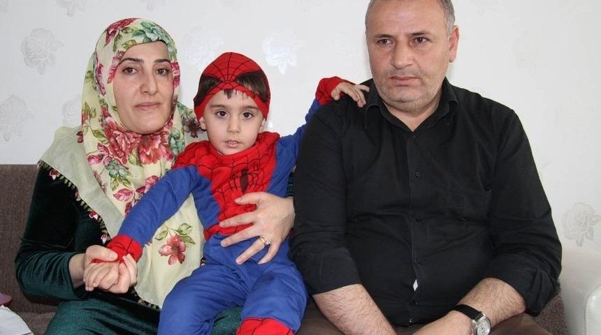 Minik Berat G&ouml;rmek İstiyor