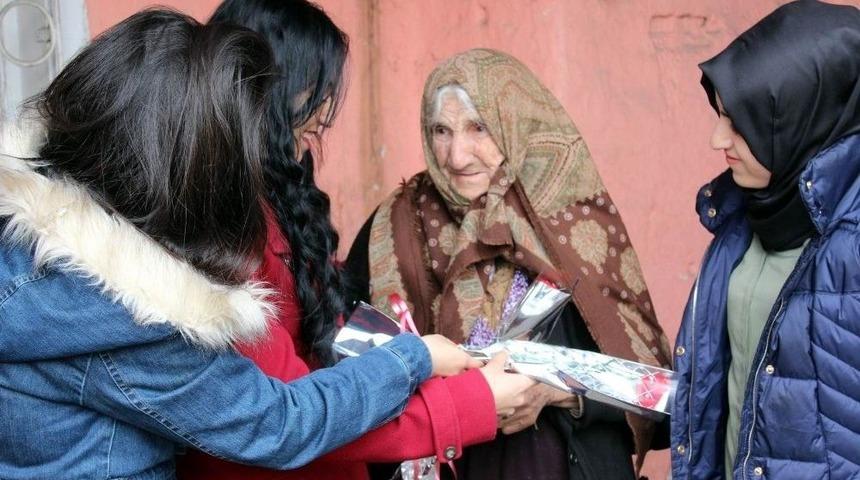 Gen&ccedil;lerden &Ouml;rnek Davranış