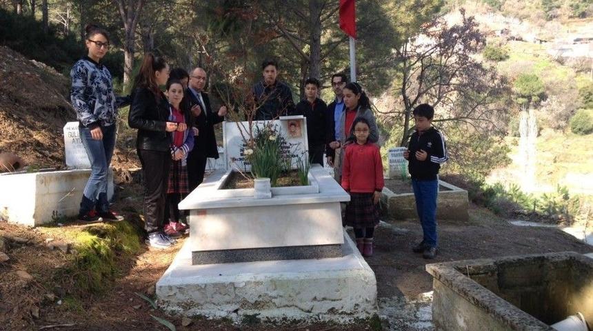 Ko&ccedil;arlı&rsquo;da &Ouml;ğrenciler Şehit Ailesini Ziyaret Etti