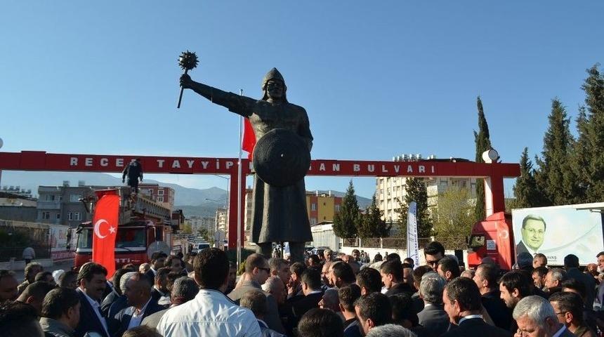 S&uuml;leyman Şah&rsquo;ın Heykeli T&ouml;renle A&ccedil;ıldı