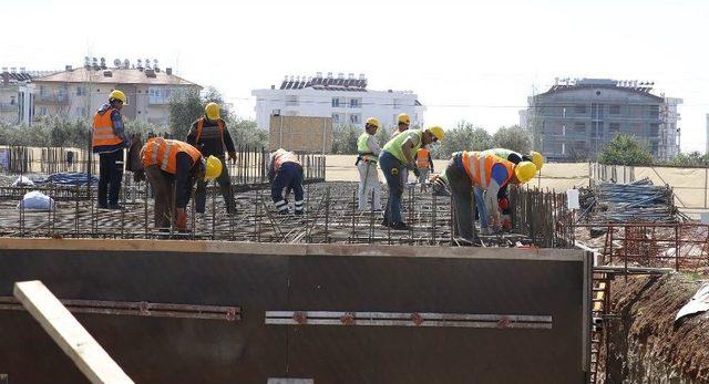 D&ouml;şemealtı Hastanesi İnşaatı Devam Ediyor 1