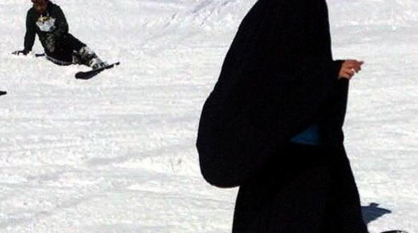 Suriyeli Kadından Erciyes&rsquo;Te Snowboard