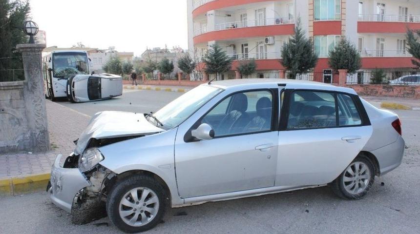 Otomobile &Ccedil;arpıp Taklalar Atan Ara&ccedil;, Park Halinde Otob&uuml;se &Ccedil;arparak Durabildi