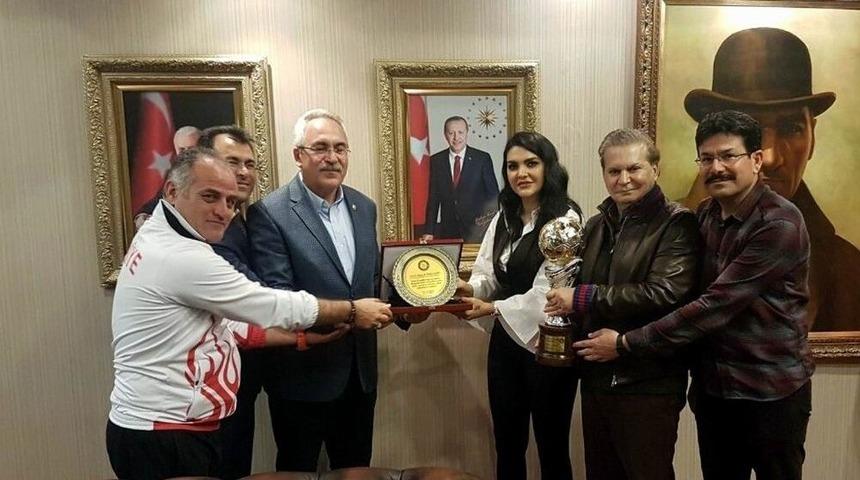 İşitme Enelliler Milli Takımı S&ouml;z&uuml;n&uuml; Tuttu