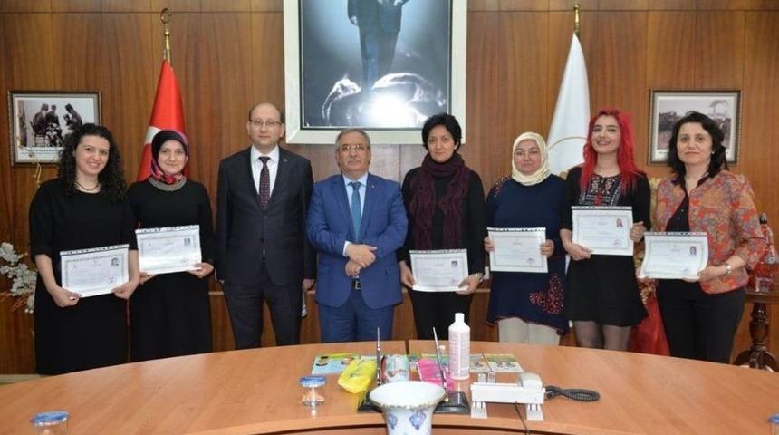 Başarılı Sağlık Çalışanları Ödüllendirildi