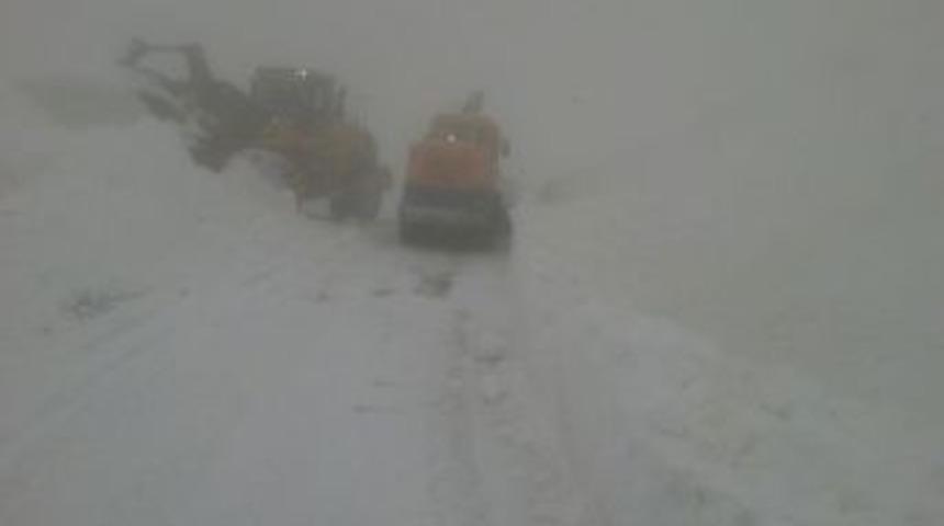 2600 Rakımda Karla Mücadele Çalışması