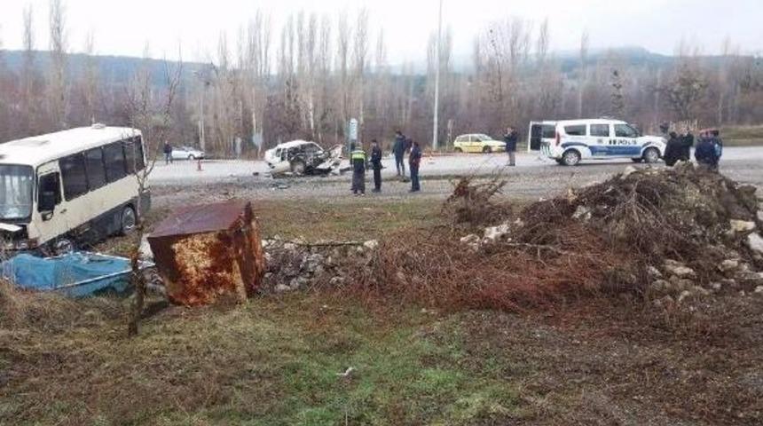 Domani&ccedil;'te Kaza: 1 &Ouml;l&uuml;, 13 Yaralı