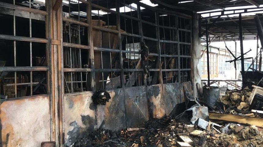 Patrona Kızdı, İş Yerini Yaktı