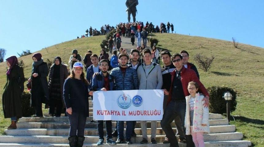 Kyk&rsquo;lı &Ouml;ğrenciler Dumlupınar Şehitliğinde