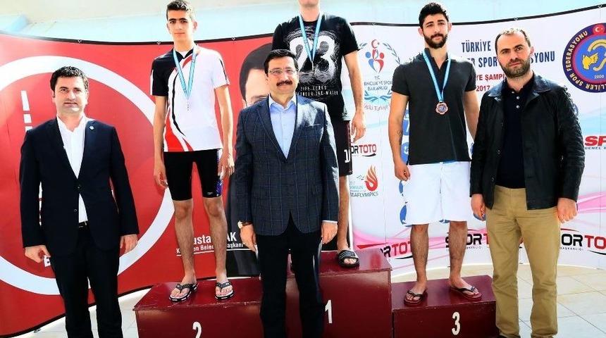 İşitme Engelli Y&uuml;z&uuml;c&uuml;ler Ke&ccedil;i&ouml;ren&rsquo;de Buluştu