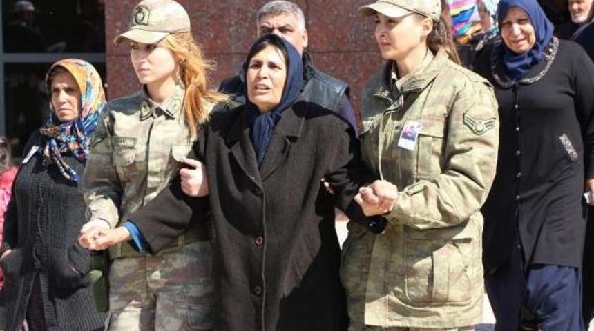 Şehit Y&uuml;zbaşı'nın Cenazesi Gaziantep'te