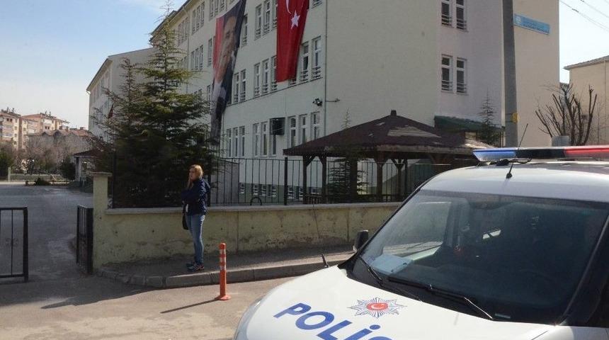 Bunu Yapan Bir Kadın Hizmetli