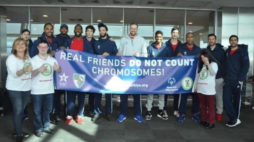 D&uuml;nya Down Sendrom G&uuml;n&uuml;nde Robert Ve Şule,  Anadolu Efes'in Misafiri