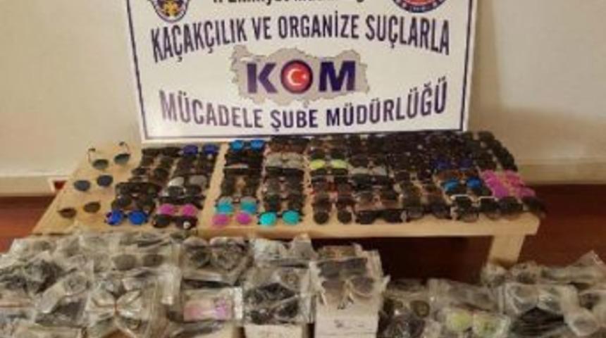 Bagajdan Ka&ccedil;ak G&uuml;neş G&ouml;zl&uuml;kleri &Ccedil;ıktı