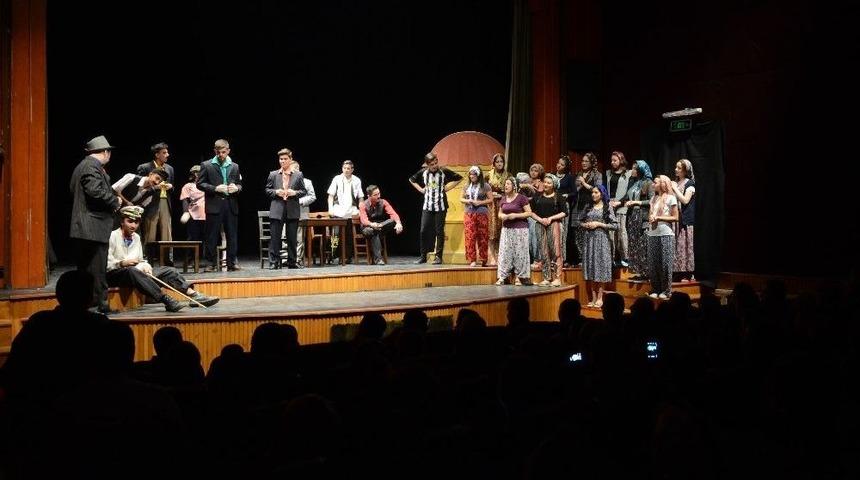 Osmangazi Belediyesi Tiyatrocuları Seyirciyle Buluştu