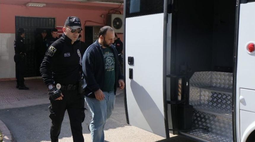 Adana&rsquo;da &rsquo;bylock&rsquo; Kullanan 1&rsquo;i Kadın 14 Polis Adliyeye Sevk Edildi