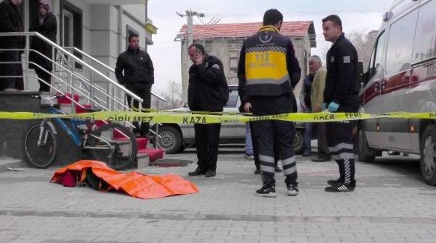 Ortaokul &Ouml;ğrencisi Sıla &Ouml;l&uuml; Bulundu