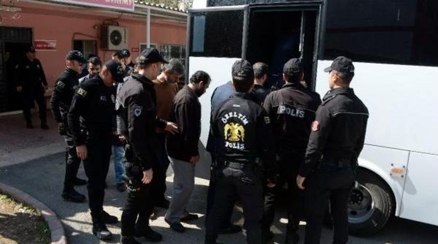 Fet&ouml; Soruşturmasında G&ouml;zaltına Alınan 14 Eski Polis Adliyede